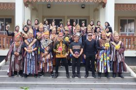 Bapenda Lampung memeriahkan kegiatan Karnaval Budaya Topeng Maskland yang menjadi agenda puncak kegiatan K-Fest, Festival Krakatau 2023